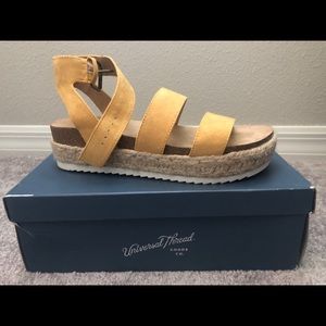 Strappy sandal, platform, yellow, target